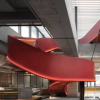 funun lab在北京完成带有丝带状红色雕塑楼梯的餐厅